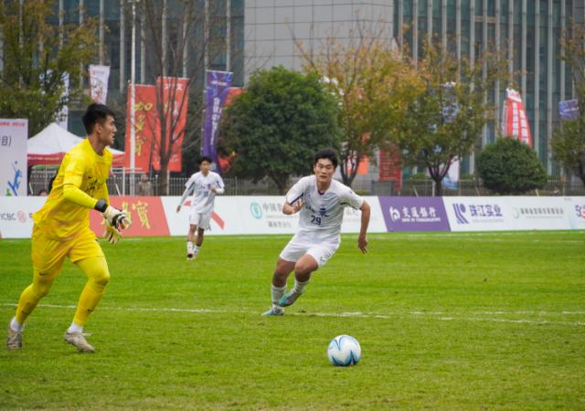 v站体育-姜还是老的辣！殷铁生靠什么逆风而行：不想留遗憾