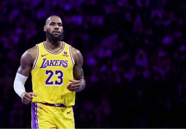 v站体育-詹姆斯谈两队罚球悬殊：他们犯规了 我们没有犯规