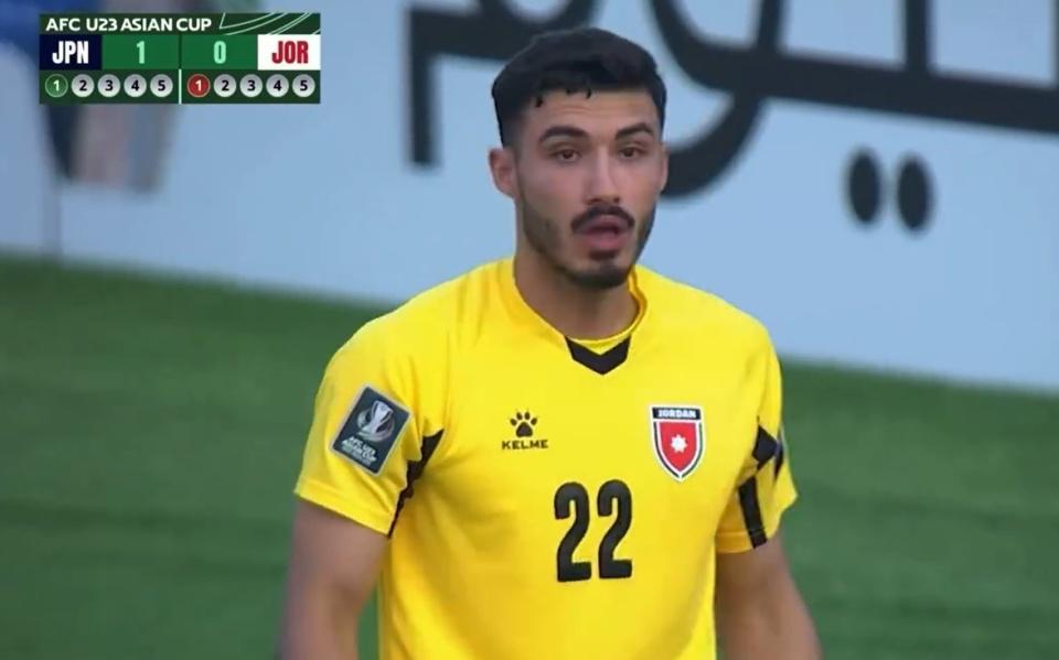 v体育-活久见！约旦门将扑点后激动握拳 不料球仍入网瞬间傻眼 日本狂喜